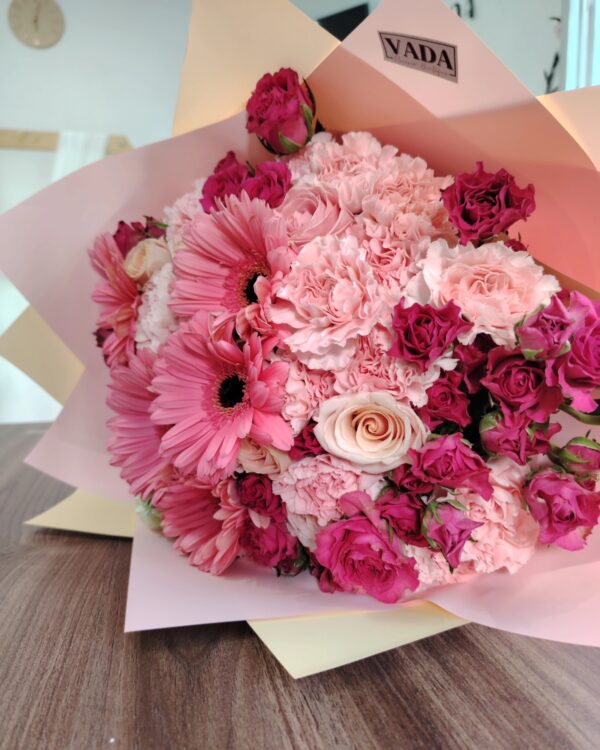 500125254_122170440932329577_5289595584554342580_n Ramo geberas con minirosa