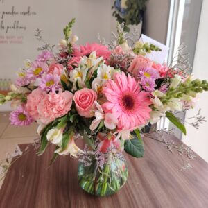 Florero mixto rosado