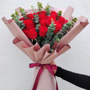 Ramo de rosas rojas con dollar