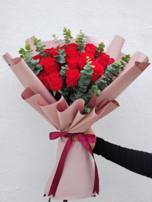 Ramo de rosas rojas con dollar