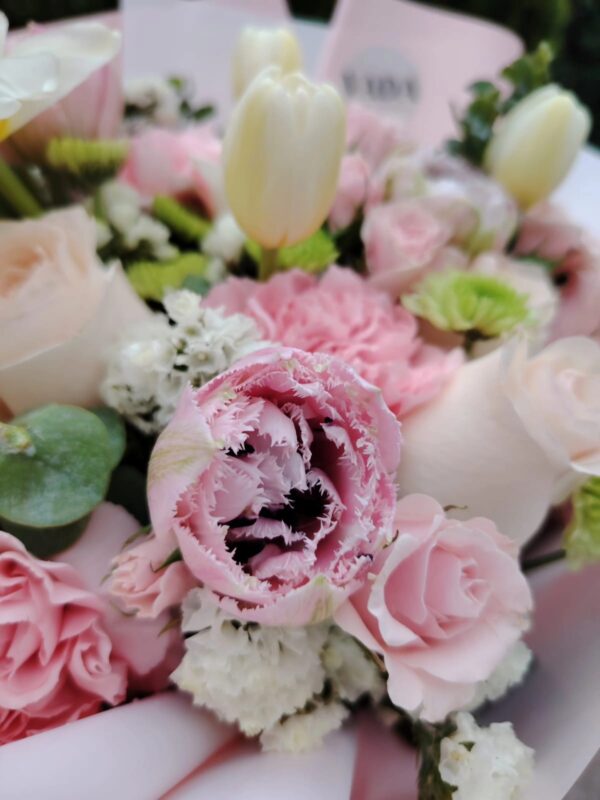528174478_122180250920329577_8174288438495527790_n (1) Ramo de tulipanes, minirosas, claveles, yoko y follajes