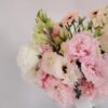Florero de lisianthus con gerbera