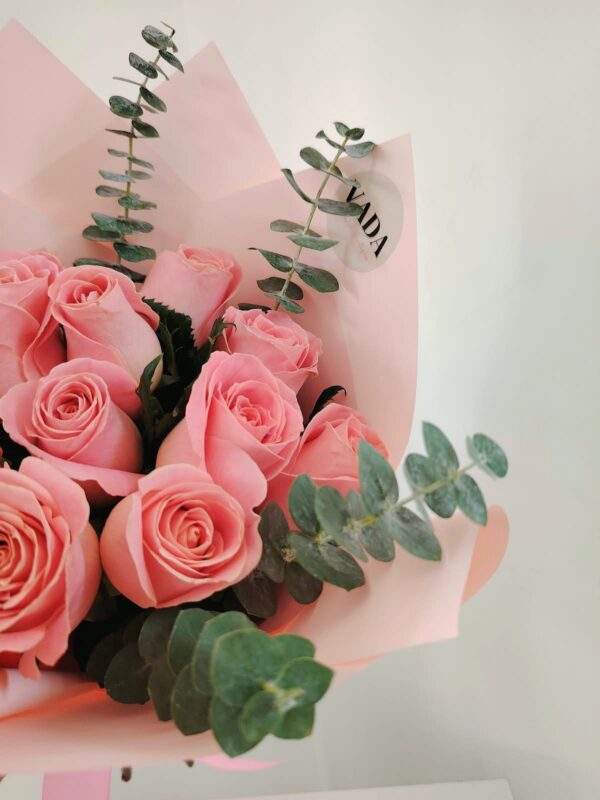 WhatsApp Image 2026-09-03 at 3.34.36 PM 12 Rosas rosas con dollar