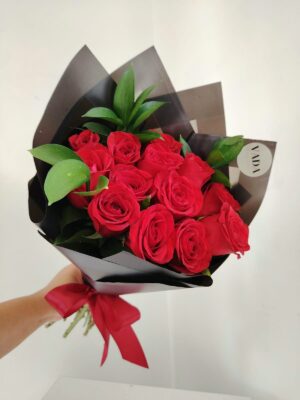 12 Rosas rojas con dollar