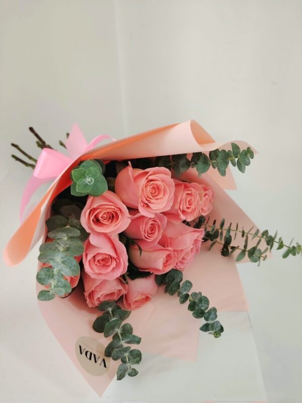 WhatsApp Image 2026-09-03 at 3.34.37 PM (3) 12 Rosas rosas con dollar