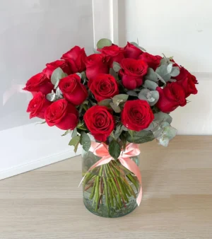 Florero de 24 rosas rojas con dolar