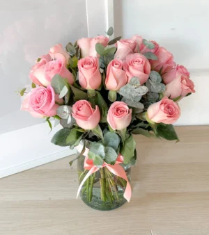 florerias-en-moneterrey-envio-a-domicilio Florero de 24 rosas rosas con dolar