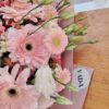 Ramo de gerberas, astromelias, clavel rosa, lisianthus rosa y minigerberas