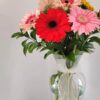 Florero de gerberas de varios colores
