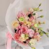 Ramo de lisianthus, rosas rositas, claveles y matiolas salmón