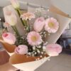 VD064 Ramo de tulipanes, minigerberas y gypso